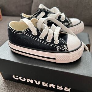 Converse chuck taylor toddler size 2